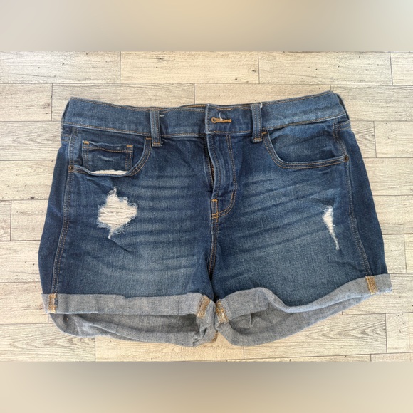 Old Navy Pants - Old Navy Boyfriend Mid Rise Denim Shorts size 6